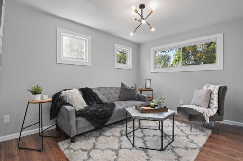 909 Eula Ct, Milwaukee WI  53209-6505 exterior