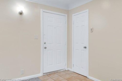 4712 Academy St, Dearborn Heights MI  48125-2211 exterior