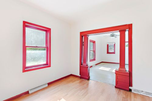 214 Chambers St, Milwaukee, WI 53212-2416