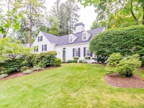 146 Arnold Rd, Newton MA 02459-3046 exterior