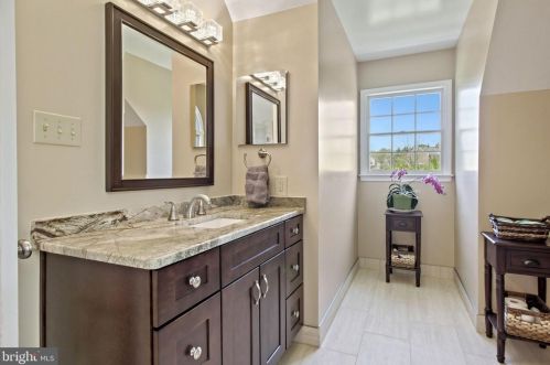 18101 Hayloft Dr, Rockville MD 20855-1667 exterior