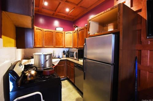 422 158th St, Bronx NY 10456-7702 exterior