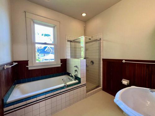 2834 Prospect Ave, Milwaukee WI  53211-3770 exterior