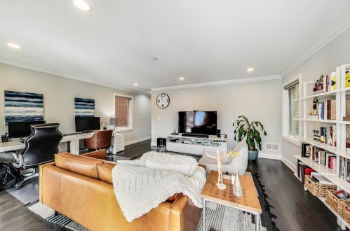 3013 Honore St, Chicago IL 60657-2000 exterior