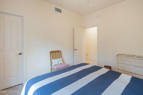 2621 Peter Seward Dr, Tucson AZ 85745-9611 exterior