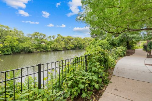 2823 Oakley Ave, Chicago IL  60618-8017 exterior