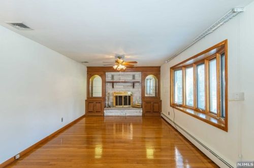 29 Westminster Ter, Town Center NJ 07052-2735 exterior