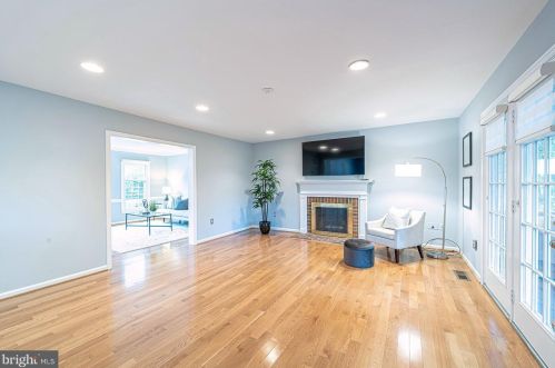 7712 Midday Ln, Alexandria VA 22306-2758 exterior