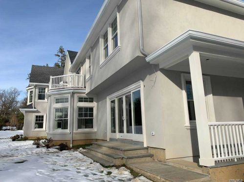 4 Capel Dr, Huntington Station NY 11746-5803 exterior