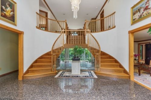 1 Manchester Dr, Parsippany, NJ 07834-9627