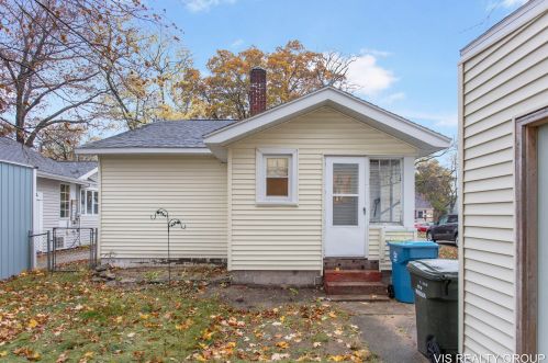 2256 Blodgett St, Meskegon MI  49441-1516 exterior