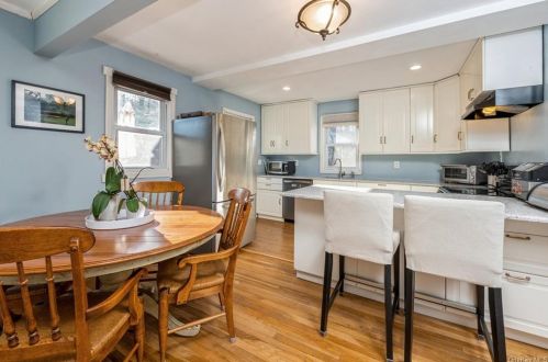 6 Harding Ave, Valhalla, NY 10595-2008