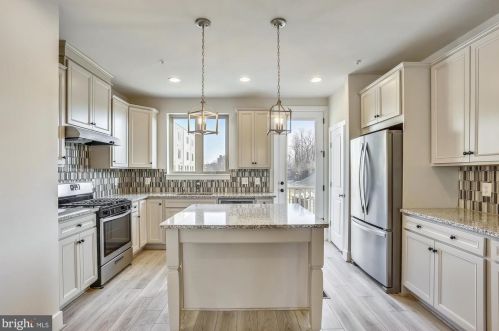 1926 Chapman Ave, Rockville, MD 20852