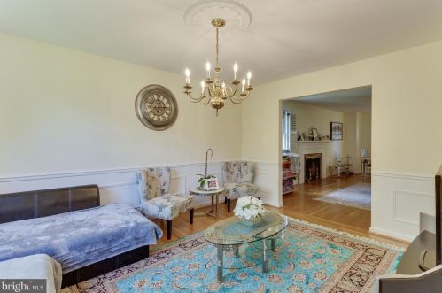 7447 Hallcrest Dr, Mc Lean VA  22102-2928 exterior