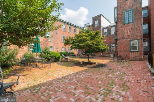 1705 Green St, Philadelphia PA  19130-4144 exterior