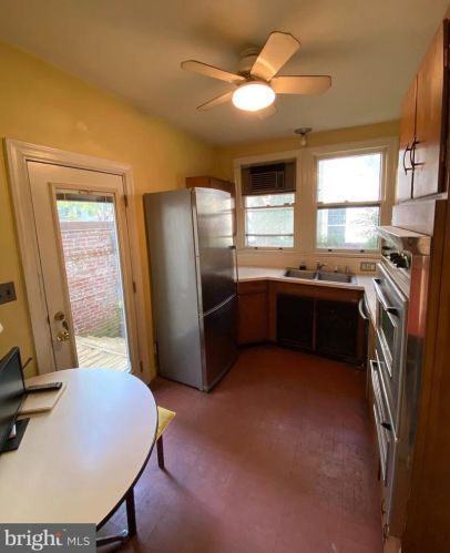 802 A St, Washington DC  20003-1340 exterior