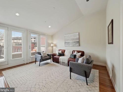 12460 Ansin Cir Dr, Rockville MD 20854-6912 exterior