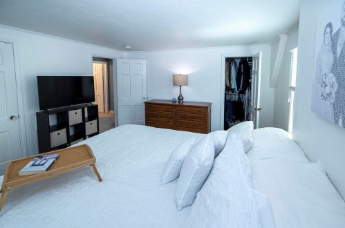 4758 Hollywood Ave, Milwaukee WI 53211-1037 exterior