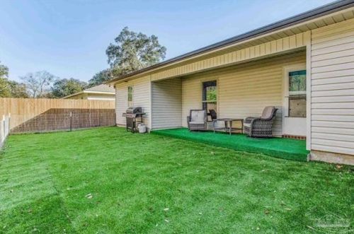 3906 Jarrett St, Milton FL  32571-2426 exterior