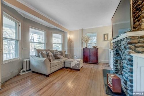 296 Saddle River Rd, Upper Saddle River NJ  07458-2108 exterior