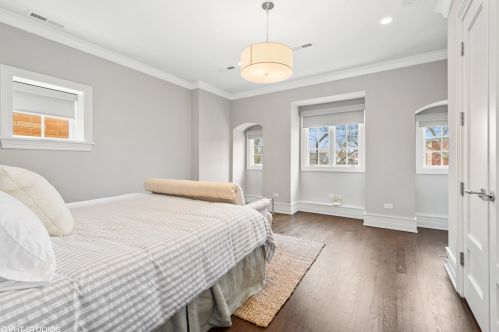 1508 Byron St, Chicago IL 60618-3709 exterior