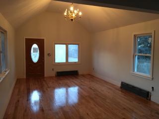 156 Finlay Ave, Staten Island NY  10309-3535 exterior