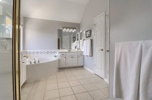 4948 China Gdn Dr, Austin TX 78730-3576 exterior