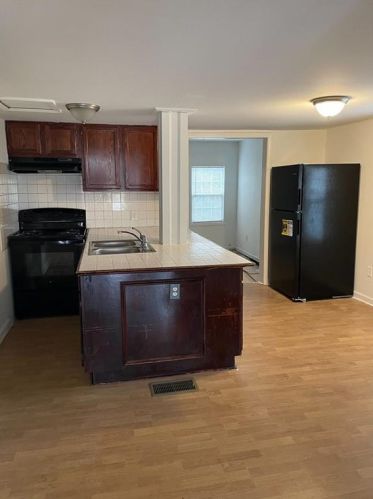 2127 Cambridge Ave, Atlanta GA  30337-1715 exterior