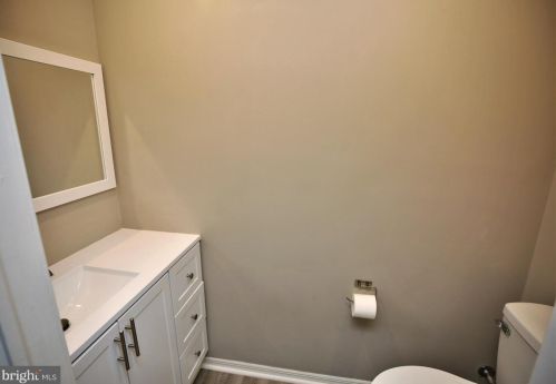 42 Magnolia Ct, Trenton NJ 08648-4828 exterior