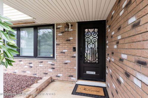 6 Stevens Pl, Hazlet NJ  07730-1205 exterior