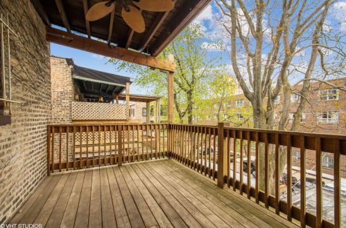 829 Gunnison St, Chicago IL  60640-4208 exterior