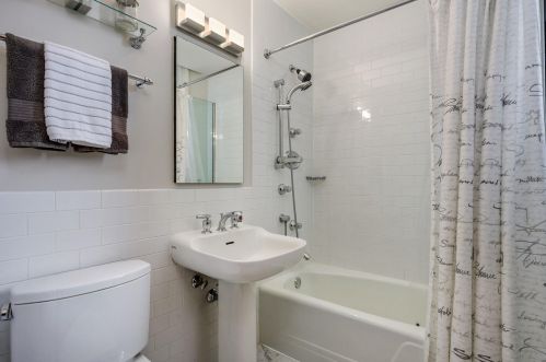 619 Belden Ave, Chicago IL 60614-3305 exterior