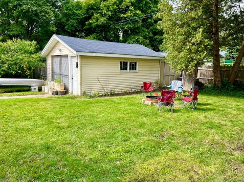 1172 Dale Ave, Meskegon MI 49441-2209 exterior