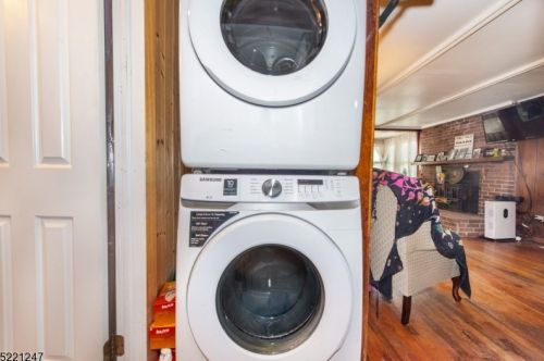 35 Shawnee Trl, Wharton NJ 07885-2927 exterior