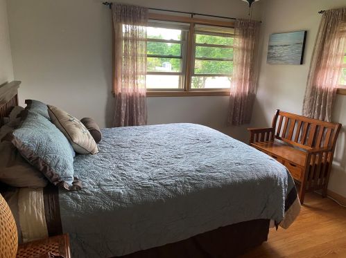 6209 Kinnickinnic Riv Pkwy, Milwaukee WI 53219-3011 exterior