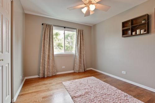 811 Grandview Dr, Bull Valley IL 60014-7367 exterior