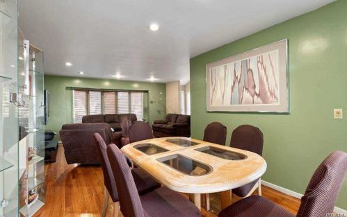 1045 Lawrence Ct, Valley Stream NY 11581-2709 exterior