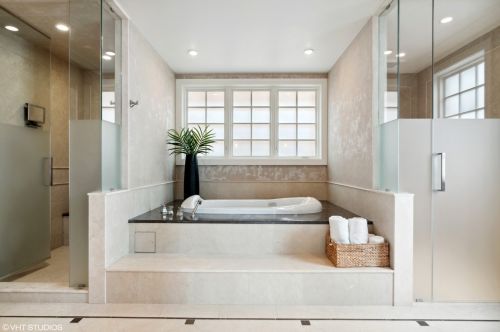 2900 Hermitage Ave, Chicago IL 60609-2733 exterior