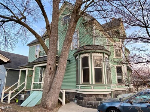 326 Cherry St, Grand Rapids MI 49503-4610 exterior