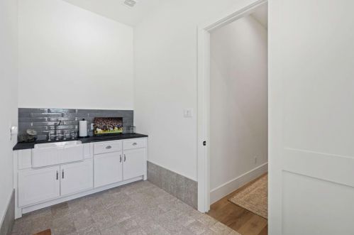 33218 Waltham Xing, Fulshear TX 77441-4205 exterior