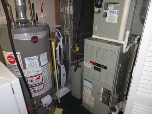 552 Lebanon Mnr Dr, Pittsburgh PA 15122-3225 exterior