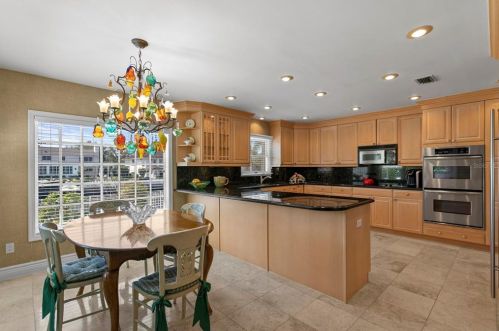 4912 Andros Dr, Tampa FL 33629-4802 exterior