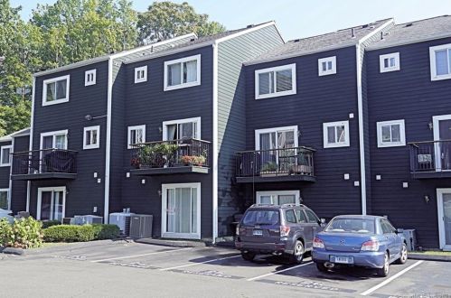 22 Dr Martin Luther King Jr Dr, Norwalk CT 06854-2741 exterior