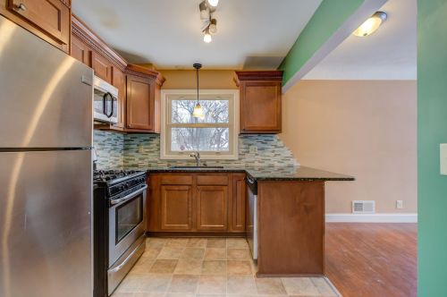 604 Gotzian St, Saint Paul MN 55106-4652 exterior