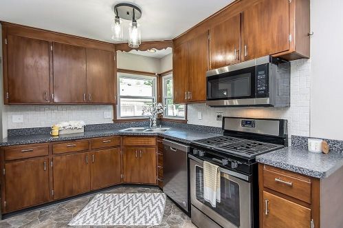 4468 74th St, Milwaukee, WI 53218-5428