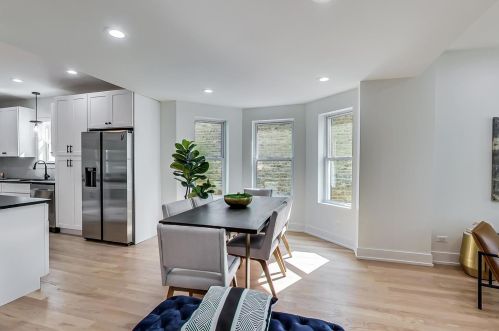 2830 Barry Ave, Chicago IL  60618-7016 exterior