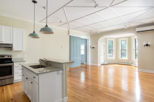 29 Champlin St, Middletown RI 02840-2879 exterior