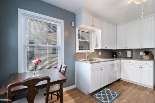 1817 Cork Street Ct, Kalamazoo MI 49001-4651 exterior