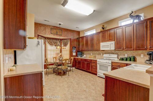 16 Muirfield Rd, Jackson Twp NJ 08527-2657 exterior