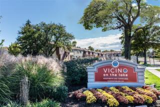 1003 Mariners Point Dr, Saint Louis MO  63141-6266 exterior